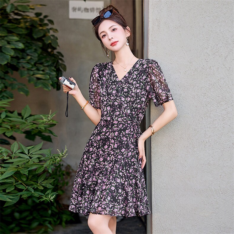 法式V领小碎花连衣裙女2025夏季新款小个子收腰显瘦气质减龄裙子,女装连衣裙,蓝诺裳