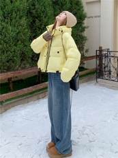 黄色今年流行超火的连帽羽绒服女2025冬季新款加厚保暖短款面包服，女装羽绒服，欣美人