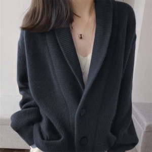 设计款小众慵懒风针织开衫女秋冬翻领宽松毛衣外套羊毛上衣图片