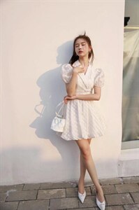 温婉甜俏的改良钻饰旗袍裙～面料的轻光泽提花很显贵…图片
