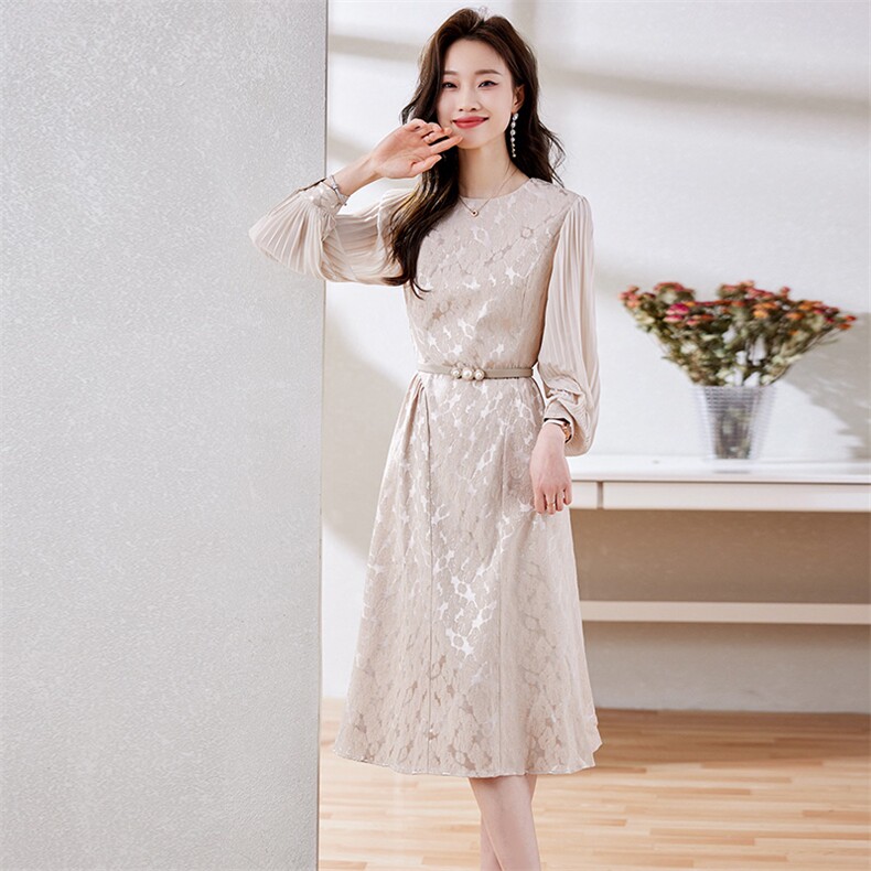 2023春季新款高级感气质修身百褶袖拼接连衣裙，女装连衣裙，岚衣(原川流布茜）