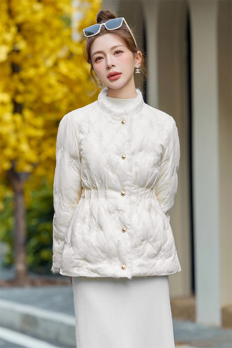 【bao款现货】2024新款冬装新中式刺绣收腰羽绒服白鸭绒水貂毛,女装羽绒服,雅静靓衣