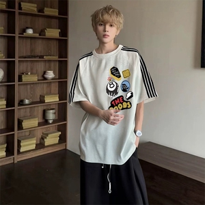 抖音得物品质二开240克宽松纯棉美式潮牌印花三条杠中性风短袖T恤图片