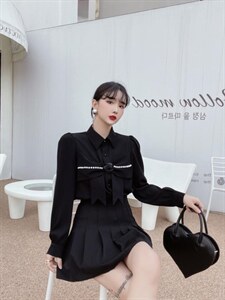 2022春季立体玫瑰花蝴蝶结小衫图片