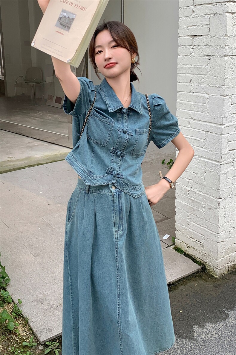 新中式盘扣蓝色牛仔上衣女夏2025新款港风复古显瘦高腰半身裙，女装运动套装，浙宝285（原212）