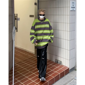 日系男装秋冬复古宽松慵懒风圆领条纹拼色休闲中性针织毛衣男图片