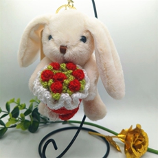 抱花兔子挂件