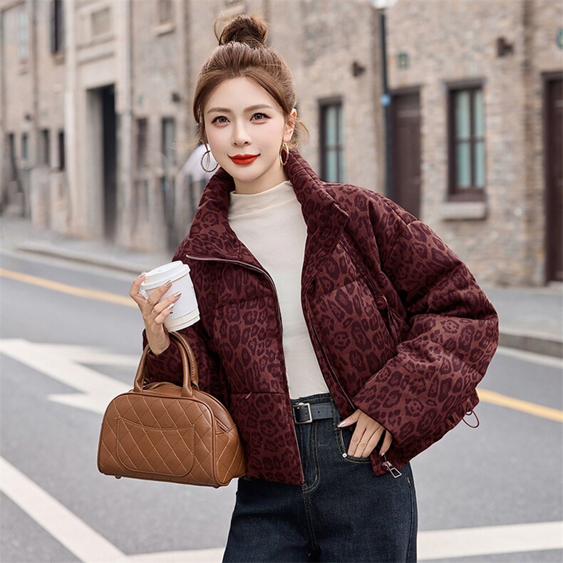 时尚豹纹面包服立领羽绒服女2024冬季新款宽松洋气短款白鸭绒外套,女装羽绒服,伊仟回