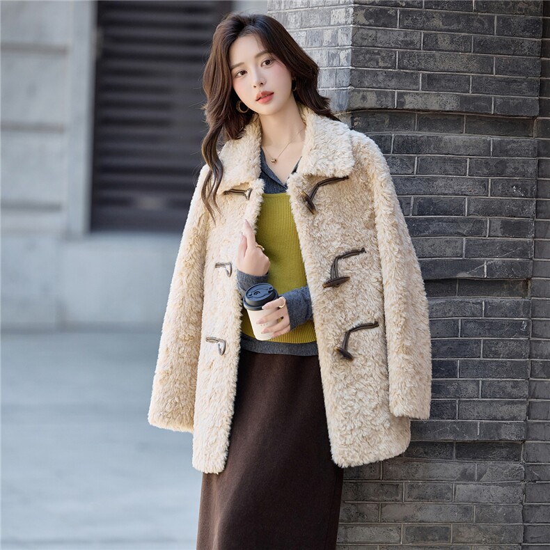 时尚翻领羊羔毛绒外套女2025秋冬新款洋气减龄牛角扣保暖显瘦大衣,女装短外套,沁沁公主