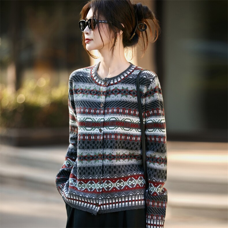 复古提花圆领毛衣开衫羊毛外搭上衣女冬季条纹针织衫慵懒风撞色潮，女装针织衫/毛衣，九嘉羊绒
