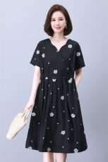 优雅显瘦刺绣宽松连衣裙清新甜美小花图案，女装连衣裙，叶笙衣