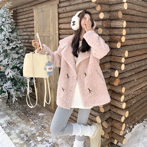 粉色温柔风大翻领羊羔毛外套女2025冬季新款减龄保暖皮毛一体棉服图片