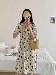 2025碎花时尚百搭年轻女款连衣裙图片