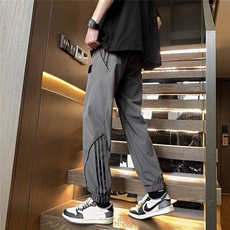 灰色