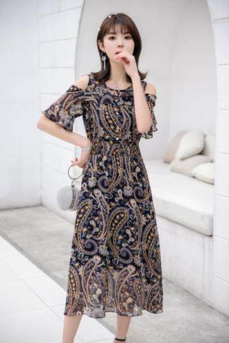 现货供应：高端大气漏肩连衣裙M一XXL，女装连衣裙，拉思维加丝