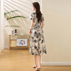 2025年夏季新款气质穿搭高级感仿真丝连衣裙现货，女装连衣裙，多彩