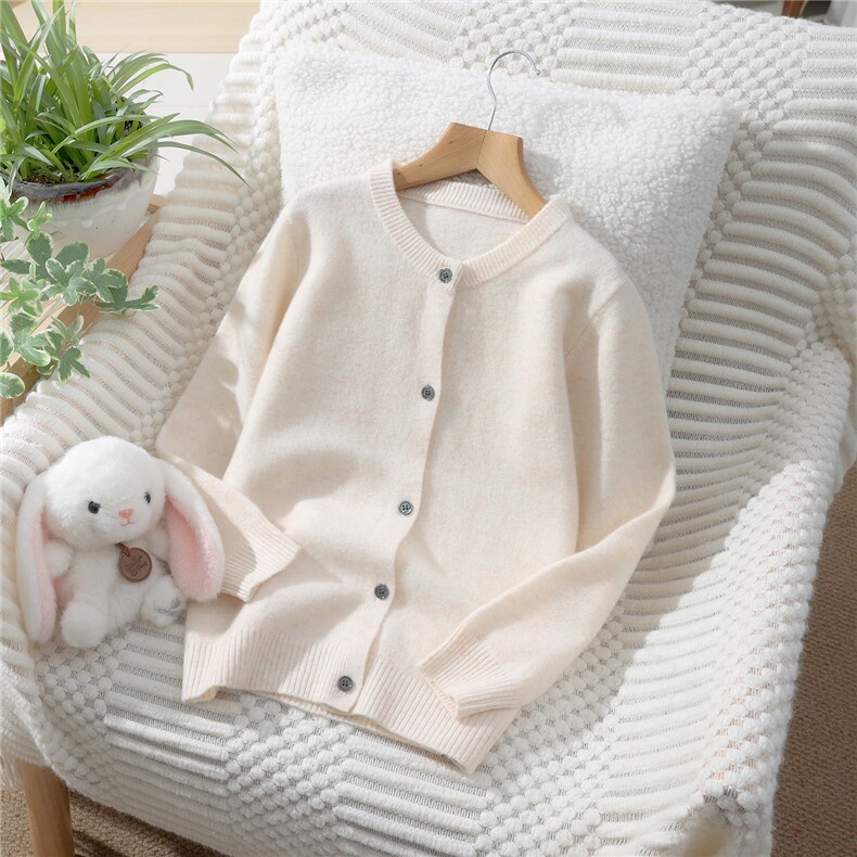 新款百搭单股圆领基础开衫，童装儿童羊毛衫，蒙王妃