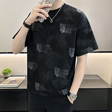 黑色