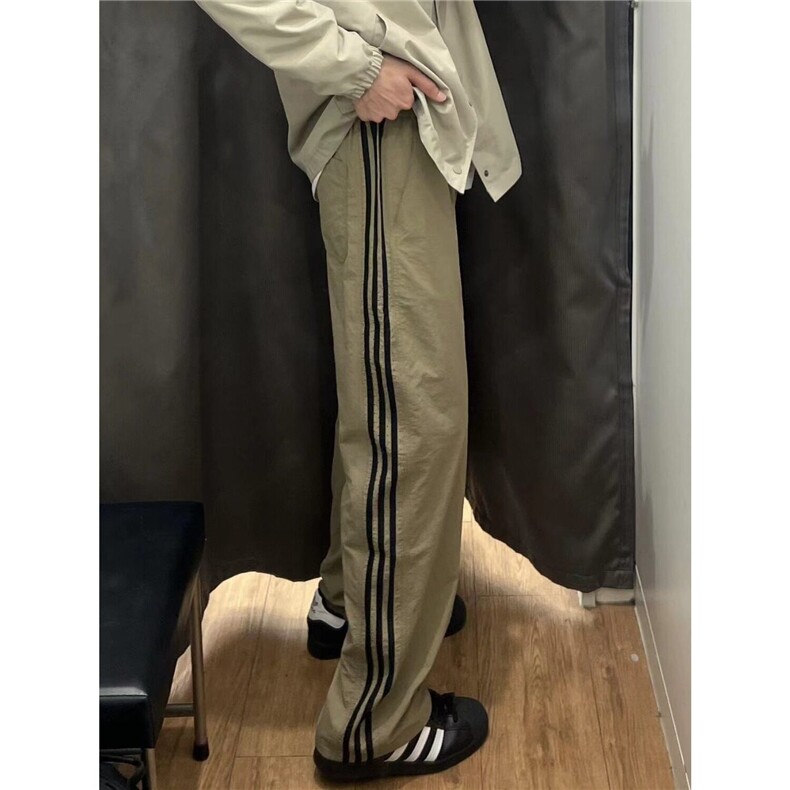 卡其色速干条纹裤子男款夏季薄款美式高街三条杠工装裤直筒休闲裤图片