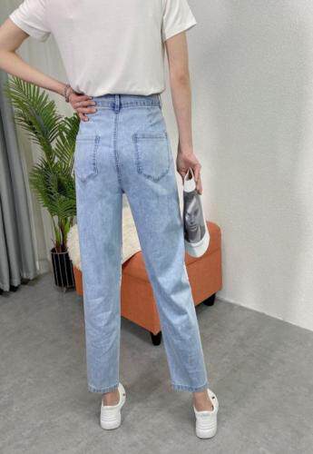 现货：时尚百搭欧版带蕾丝牛仔萝卜裤，女装，金川古韵