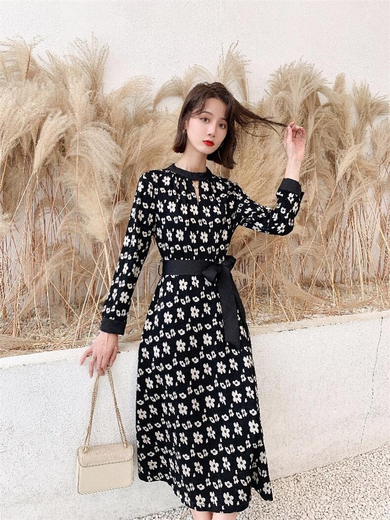 针织印花弹力修身连衣裙，女装连衣裙，荷塘月色