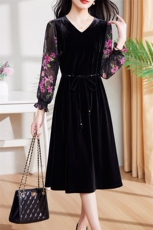 现货-新品】春装金丝绒连衣裙2024年中长款显瘦V领中长款裙子，女装连衣裙，仁梯