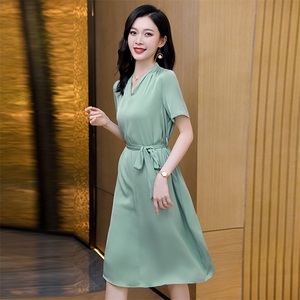 真丝连衣裙中长款2026夏季新款时尚短袖收腰重磅真丝裙子小个子图片