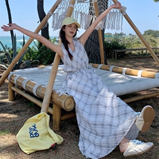 氛围感无袖挂脖格纹连衣裙女2025夏季新款韩系度假风收腰显瘦长裙，女装连衣裙，浙宝305