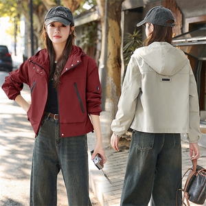 休闲气质冲锋衣短款外套女2025春秋新款宽松小个子连帽棒球服风衣图片