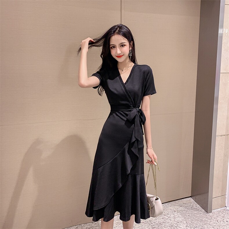 黑色连衣裙女2021新款冬季v领显瘦赫本风小黑裙气质裙子,女装连衣裙,潮品会