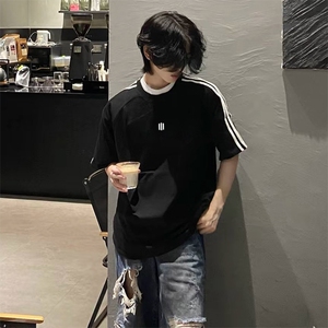 抖音得物高品质二开240克宽松纯棉美式潮牌三条杠织带短袖T恤图片