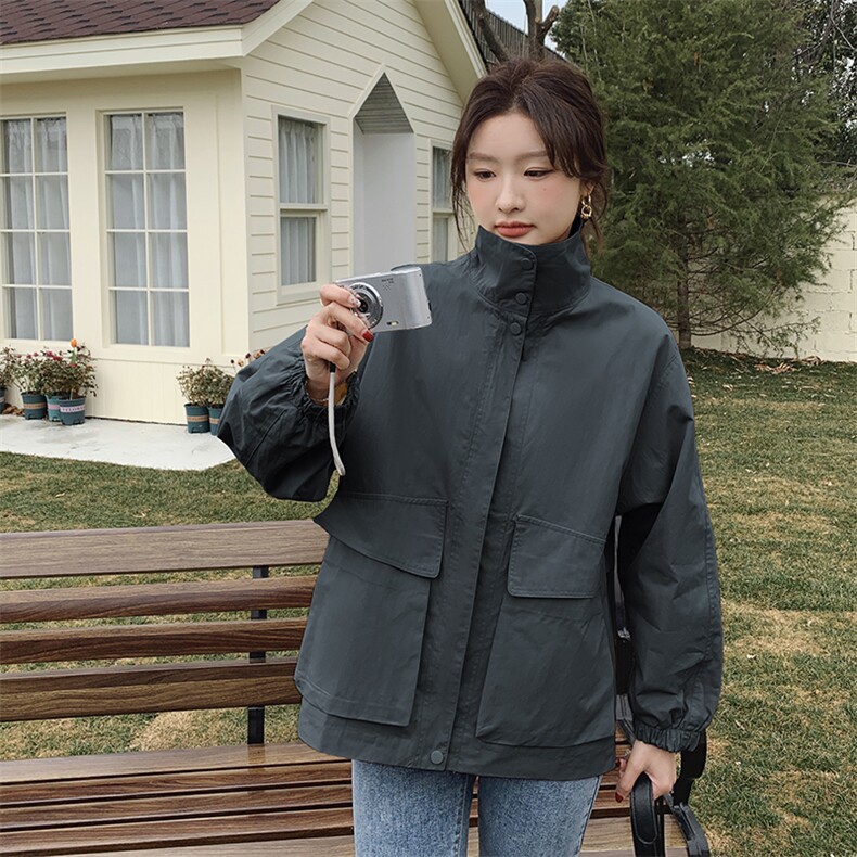 2025年秋季新款日韩休闲短款长袖立领宽松型年轻风格风衣外套,女装风衣,秋牧寒烟