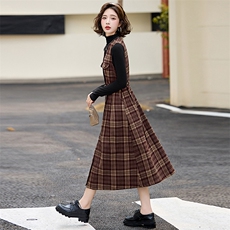 小香格子风格吊带连衣裙2024复古毛呢背带两件套装两件套裙子，女装套装/套裙，朵莱米