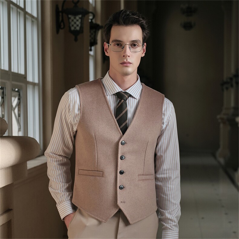2025年秋季新款百搭男士V领带兜无袖马甲，男装羊毛衫，牧绒家园高端店