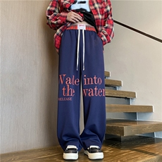 深蓝色