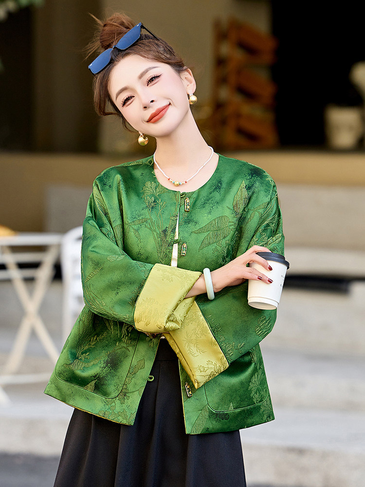 高级感绿色新中式国风提花短外套女2025春秋新款显瘦圆领休闲上衣,女装短外套,艾仟回(原伊仟回)