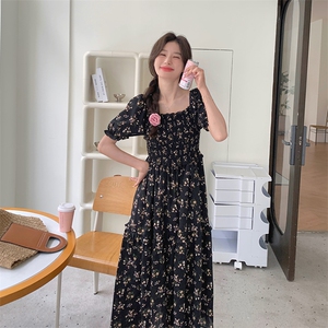 法式温柔风碎花连衣裙女2025新款夏季优雅开叉设计收腰显瘦小黑裙图片