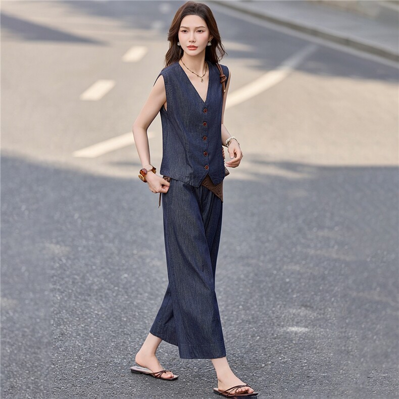 2026年夏季两件套宽松型夏季V领两件套老钱风套裤,女装套装/套裙,微微衣阁