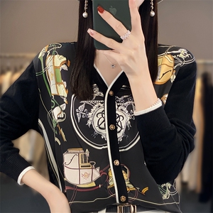时尚拼接开衫女秋冬季新款羊毛衫修身显瘦V领长袖外套图片