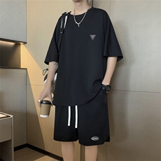 黑色