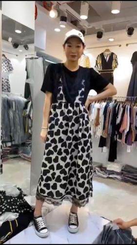 连衣裙客户都在补单,女装连衣裙,A 億