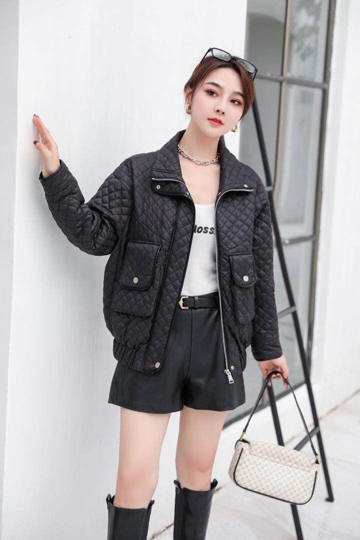 2021秋冬新款时尚轻薄衣拼皮包边服女短宽松休闲外套，女装棉衣/棉服，芊芊细羽