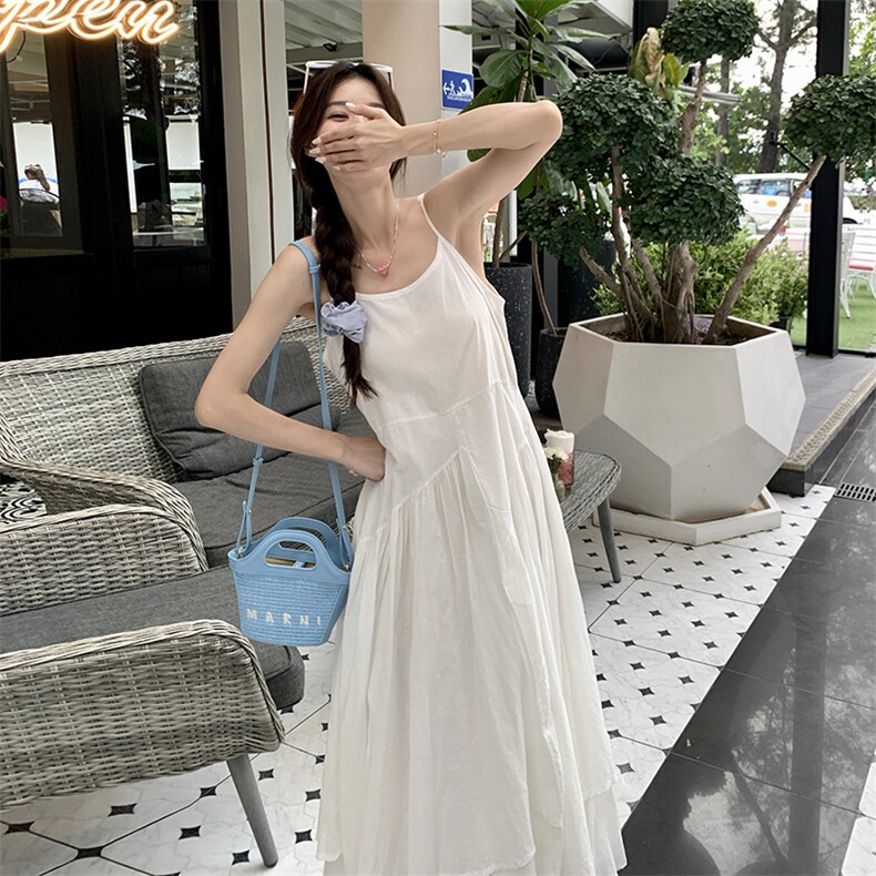 2025年夏季不规则清新甜美文艺/优雅吊带连衣裙大摆裙，女装连衣裙，诺蝶