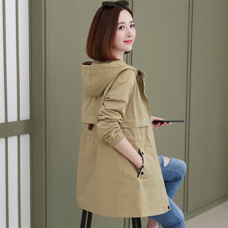 有现货时尚减龄个性百搭甜美可爱舒适百搭时尚潮流干净利落连帽，女装风衣，依万里