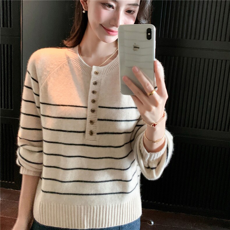 2025舒适百搭秋冬新款圆领条纹长袖纽扣半开领针织衫,女装羊绒衫,玛卡隆羊绒