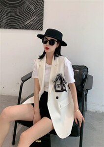 时尚胸花马甲，女装马甲，咔蒂妮