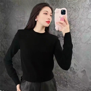 时尚百搭黑色短款圆领女士羊毛衫 羊毛显瘦修身毛衣图片