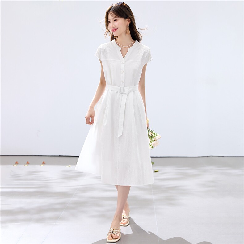 2026年夏季小V领腰带收腰显瘦短袖纯色刺绣连衣裙长裙,女装连衣裙,简韵佳