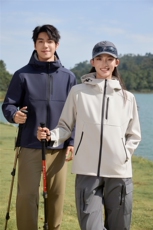 2025百搭时尚简约连帽短款冲锋衣，女装短外套，衫都服饰