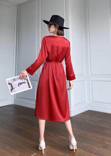 【现货】秋季新款-小V连衣裙，女装连衣裙，陆氏青云